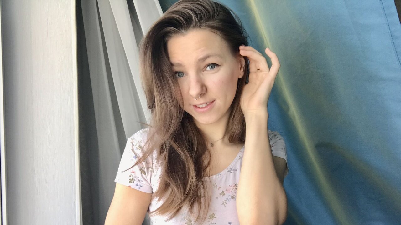 FloraWildy's Live Webcam and Bio