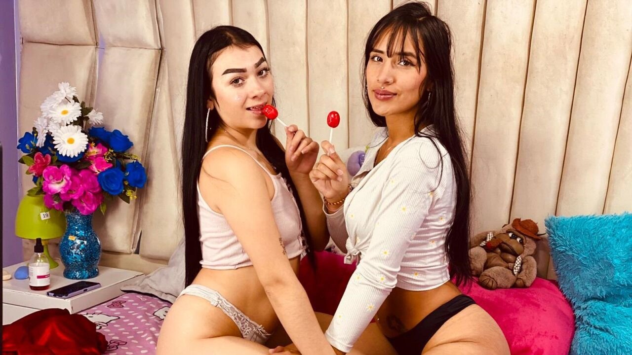 GabyAndAvy's Live Webcam and Bio